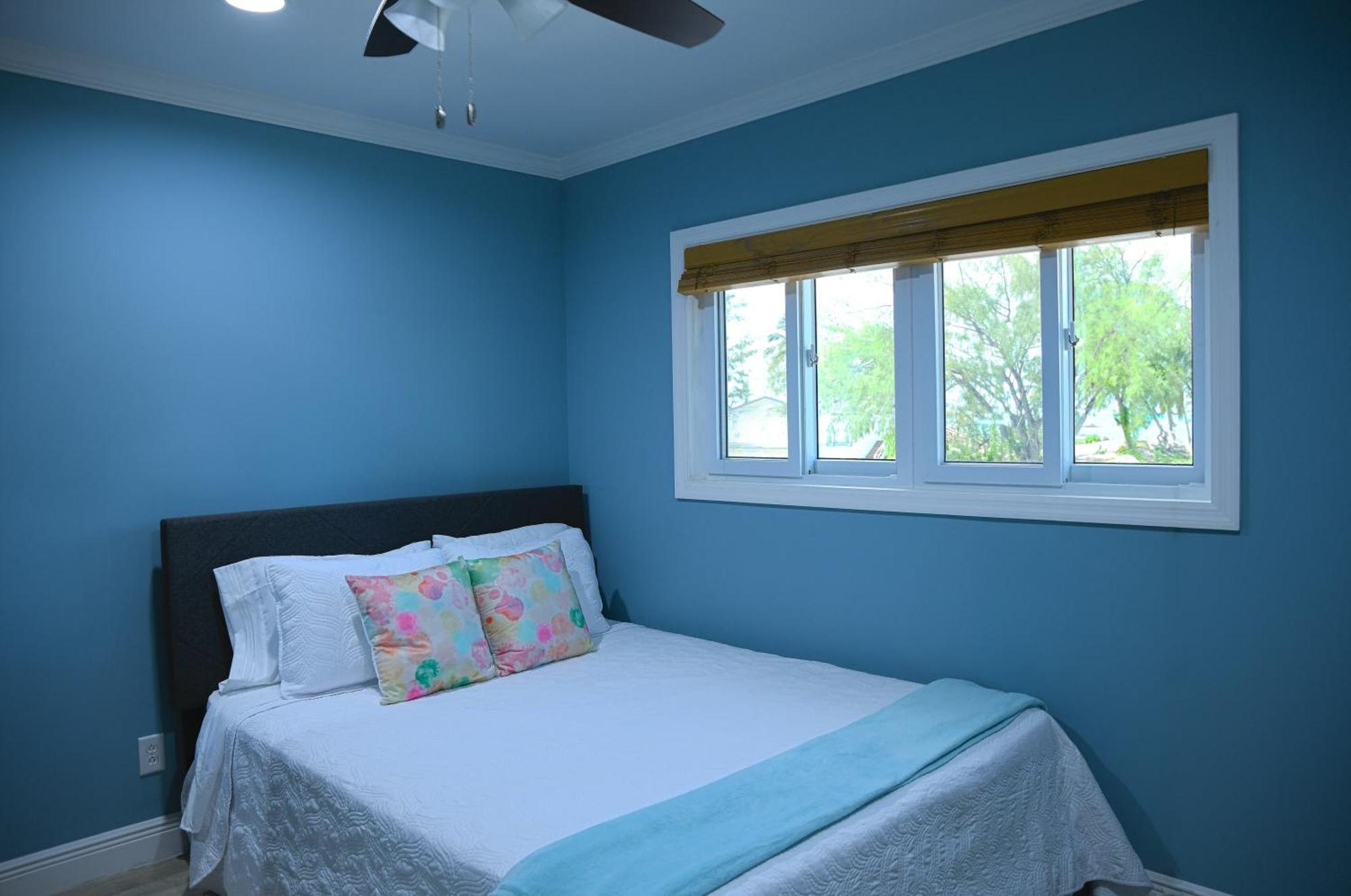 Sheer Bliss Beachview Apt #1 Джорджтаун Екстериор снимка